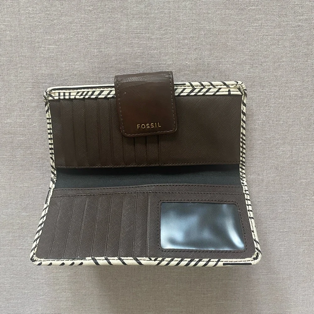 Fossil geometric clutch wallet. - Picture 6 of 13